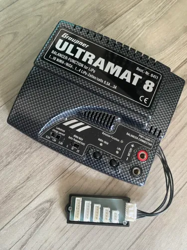Carregador balanceador para baterias LiPo, NiMH e NiCd.