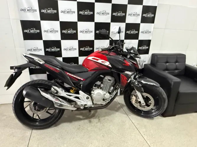 Vendo Twister 250 2020 emplacada conservada!