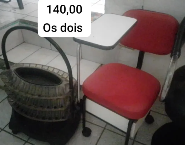 Cadeira de manicure e expositor de esmaltes 