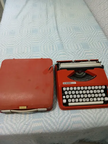 Maquina de escrever HERMES BABY