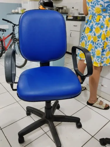 ? CADEIRA DE ESCRITÓRIO À VENDA