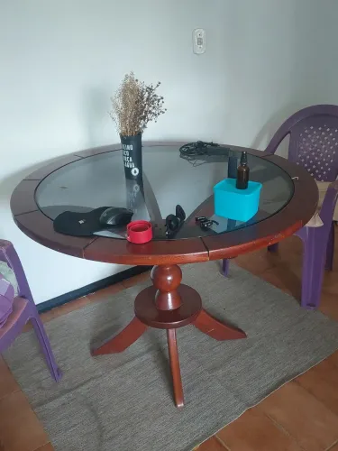 MESA REDONDA COM TAMPO DE VIDRO