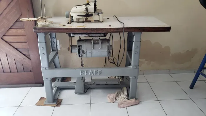 Máquina Overlock 