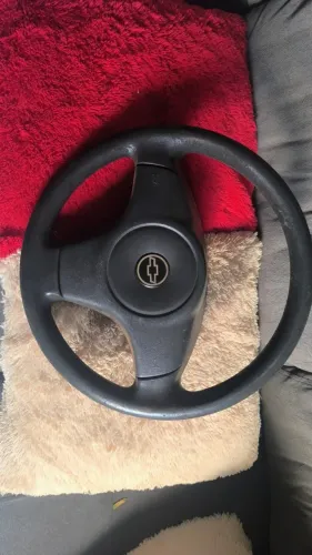 Volante original da Chevrolet, compatível com modelos como o Celta, Corsa e Pris