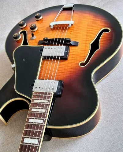 Guitarra Ibanez AKJ95 Expressionist