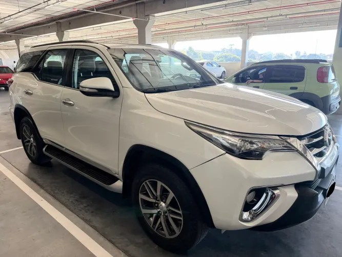 Toyota Hilux SW4 SRX 4X4 2.8 TDI 16V Dies. Aut. 2017