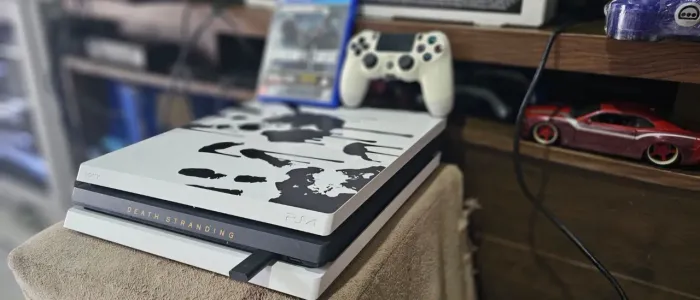 PS4 EDIÇÃO LIMITADA ITEM COM CONTROLE ORIGINAL MAS NAO É DA EDIÇÃO 1 JOGO E CABO