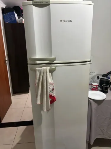 Vendo geladeira Electrolux com defeito