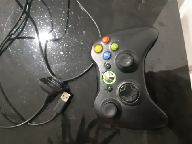 Vendo ou troco controle de x box 360 original com cabo AC cartão