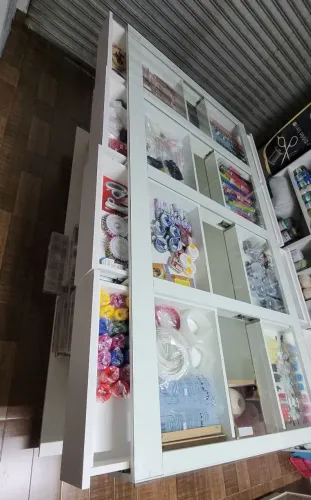 Balcão expositor cosméticos bijuterias acessórios maquiagem closet- tampo de vidro