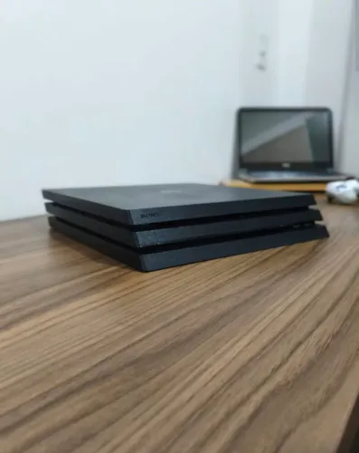 Combo Ps4 pro, óculos VR, dois controles, 4 jogos e headset gamer