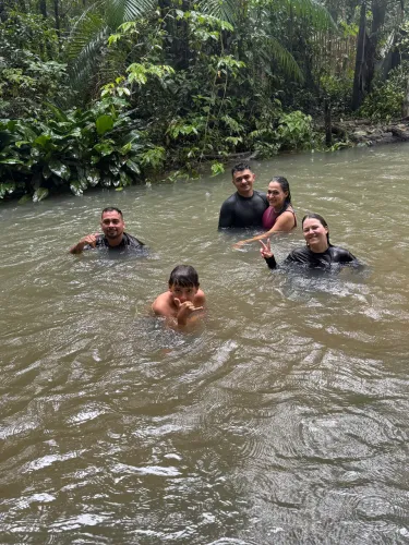 Terreno com igarapé 