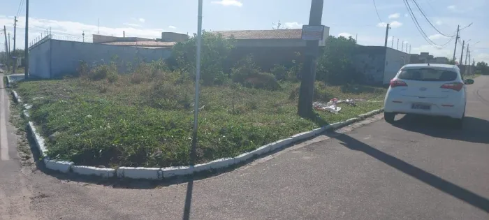 Vende-se terreno comercial com 285m2 no bairro de Cidade das Rosas R$ 250mil Reais.