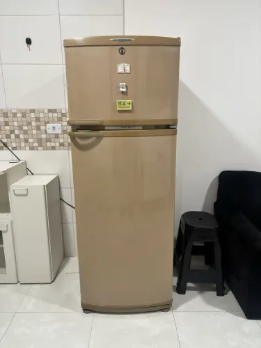 Vendo fogão, geladeira, guarda roupa e colchão.
