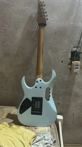 Guitarra em ótimas condições no melhor preço pra vc com 9 meses