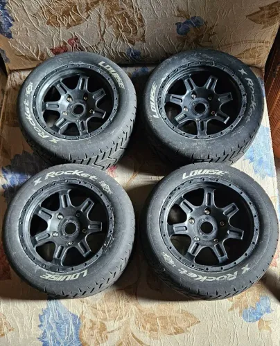Jogo de rodas Xmaxx XRT Outcast Kraton 8s