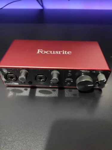 Interface de áudio Focusrite 2i2