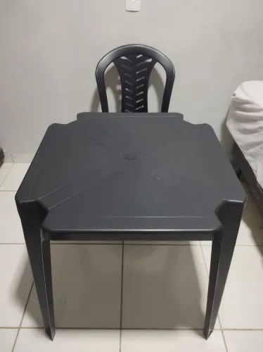 Mesa e cadeira