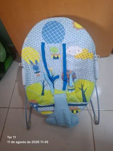 Mini berço, cadeirinha de descanso.
