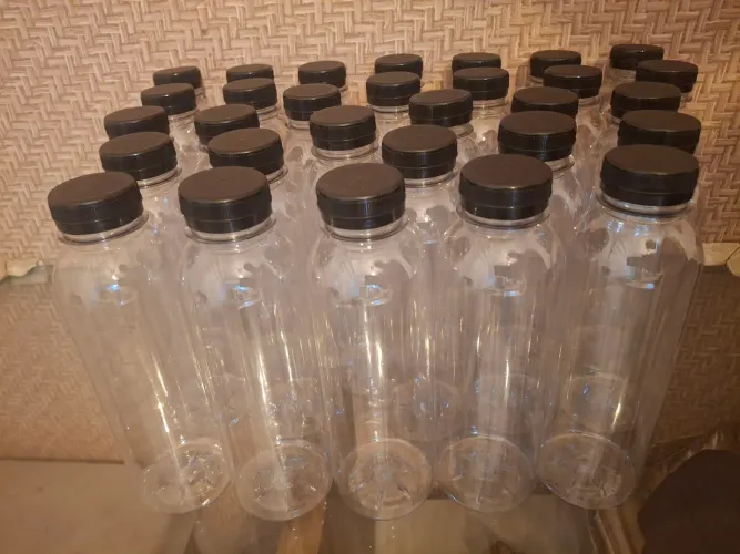 Garrafinhas Plásticas 500ml C/ Tampa Lacre Preta - Novas
