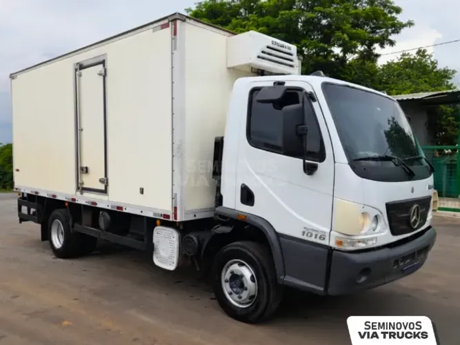 Caminhão com Baú Refrigerado Mercedes Accelo 1016 2021 4x2 3/4
