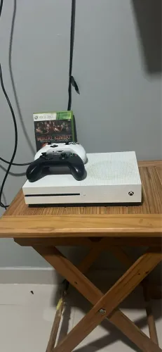 Xbox one s + 2 controles + mortal kombat 9