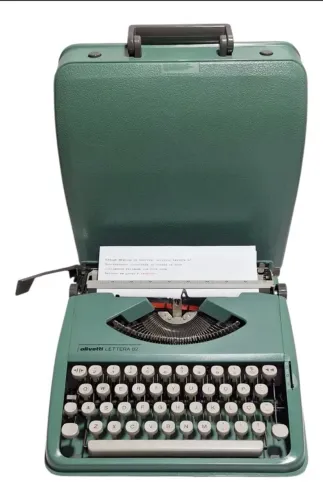 Máquina de Escrever Olivetti Lettera 82 RETRÔ! Raridade!