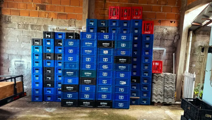 Vendo caixas retornável coca cola 2 litros e Skol retornável 300 ML 