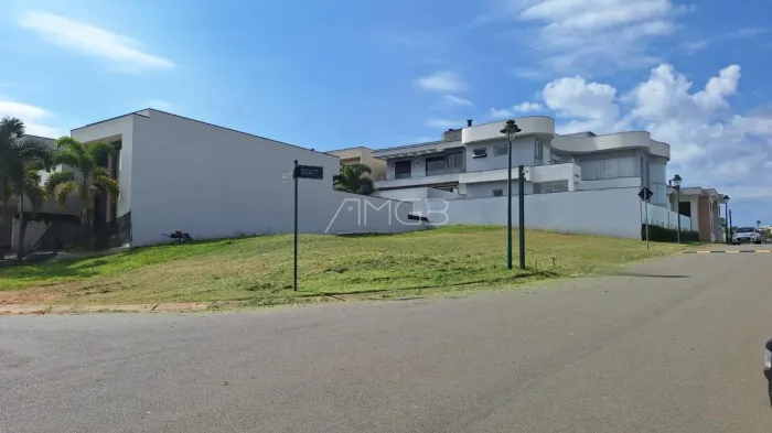 Lote no Swiss Park Campinas, com excelente localização dentro do condomínio.