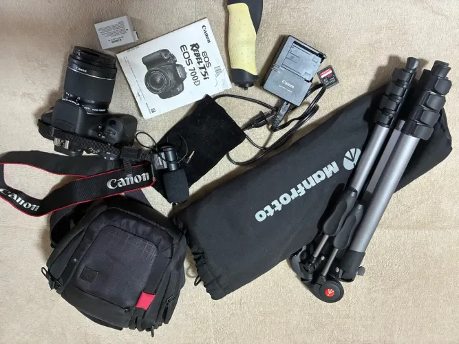 Camera cannon REBEL T5i EOS 700 D + tripé+