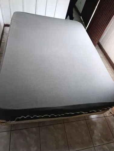 Cama e colchão 