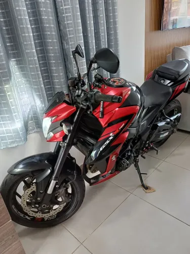 Suzuki gsx-s 750