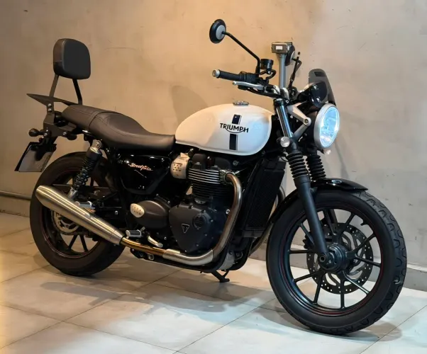 Triumph Street Twin 900 cc