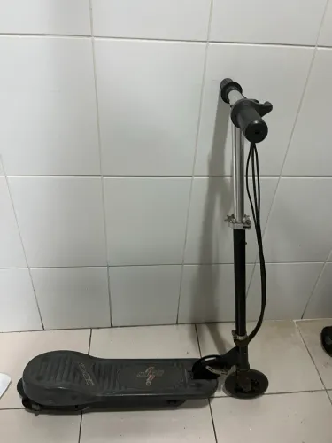 Patinete com defeito