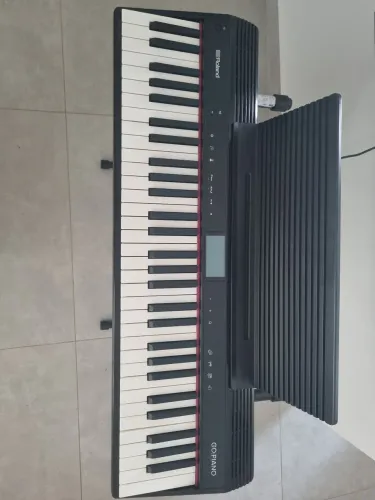 Teclado Roland Go Piano + suporte