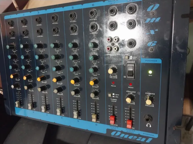 Mesa com 6 canais tudo funcionando 