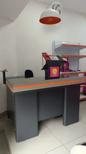 Caixa de supermercado excelente estado leitor de brinde