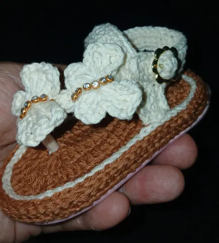 Kits de sandalinhas de croché e tiaras