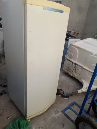 Vendo geladeira Consul degelo 300 litros funcionando bem