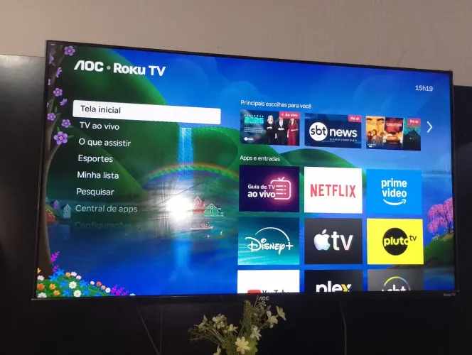 Vendo uma smartv Roku semi nova toda perfeita com controle 600 reais