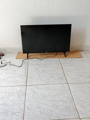 Vendo uma TV AOC zerada sem nem um arranhão menos de 1 mês de uso