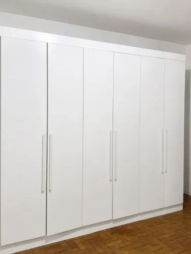 Guarda roupa grande 6 portas