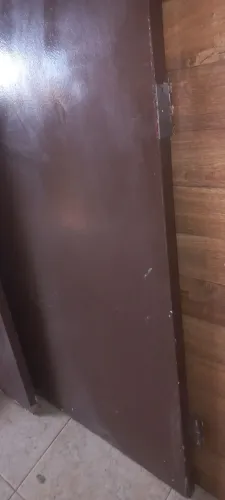 PORTAS 2.09X80 COM FECHADURA, CHAVE E DOBRADIÇAS EM PERFEITO ESTADO