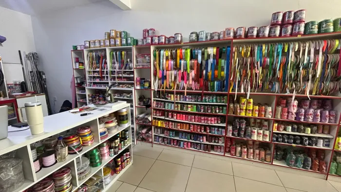 LOJA DE ARMARINHO EM ENCERRAMENTO - ESTOQUE + MÓVEIS