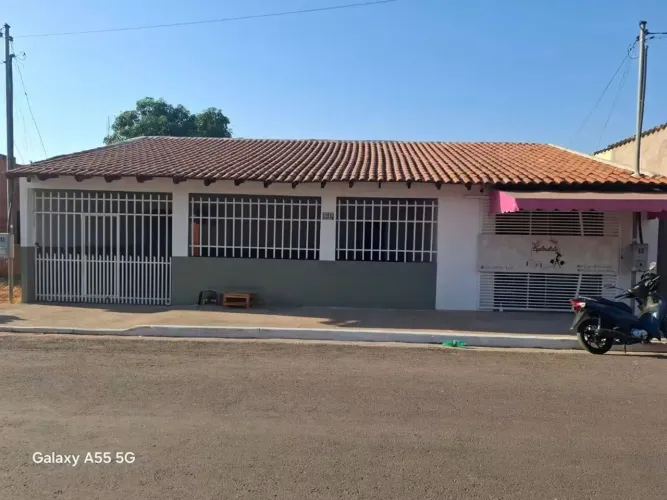 Vendo casa aceito carro como parte do pagamento ou troco por casa de menor valor com volta