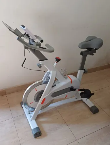Bike spining com 1 ano de uso
