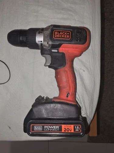 Parafusadeira Black decker BCD704 com martelete