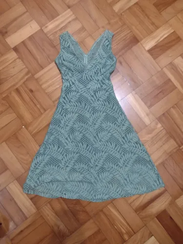 Vestido em renda verde turquesa com forro 