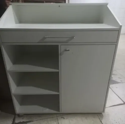 Balcão caixa feito em marcenaria