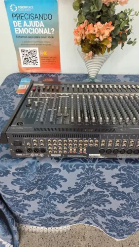Mesa de som Yamaha 32 canais